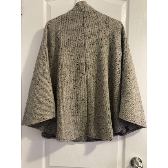 Dress Coat/Cloak - Picture 4 of 11